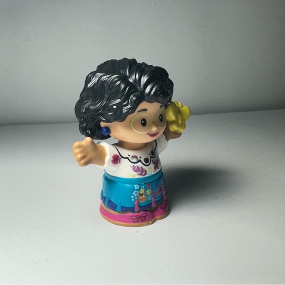 Fisher Price Little People HISPANIC GIRL MIRABEL w/ BUTTERFLY Encanto - Picture 4 of 6